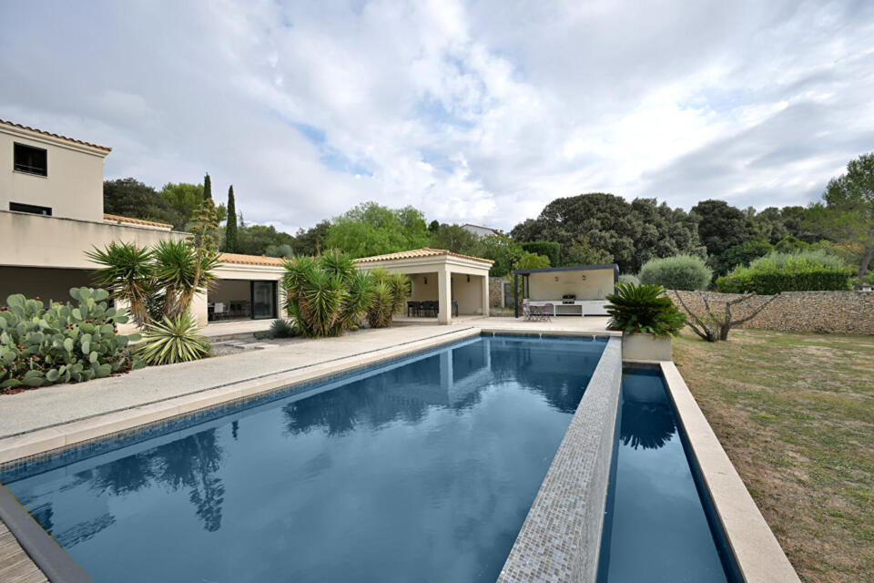 Villa contemporaine quartier privilégié collines ouest