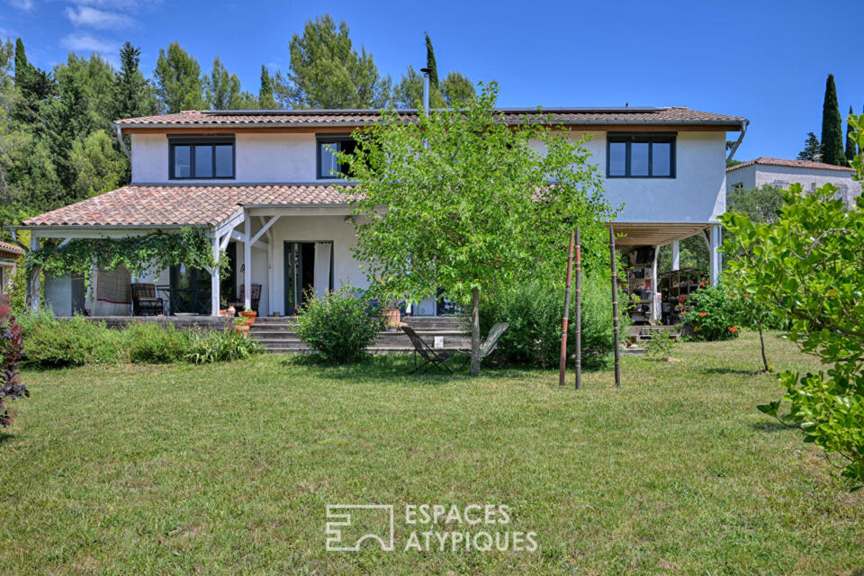 Villa aux grands volumes qui respire au rythme de son jardin