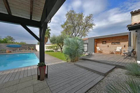 Volumes et caractère – Élégante villa avec jardin confidentiel et piscine