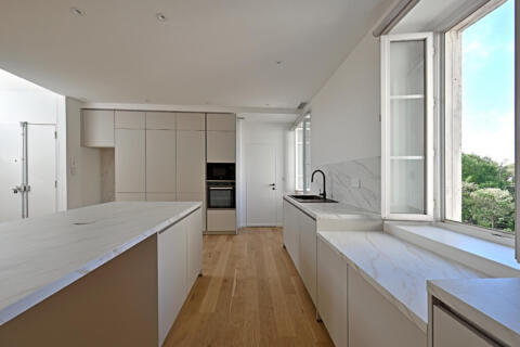 Élégant appartement rénové avec Terrasse – Feuchères
