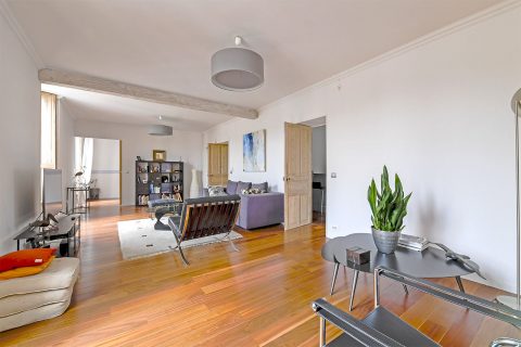 Appartement traversant en dernier étage