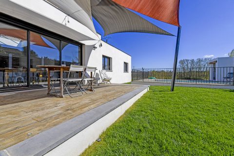The beautiful contemporary amidst the vineyards