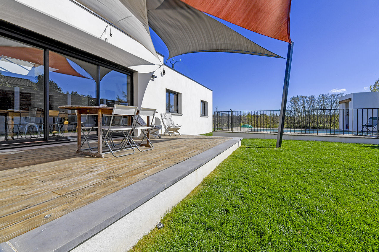 The beautiful contemporary amidst the vineyards