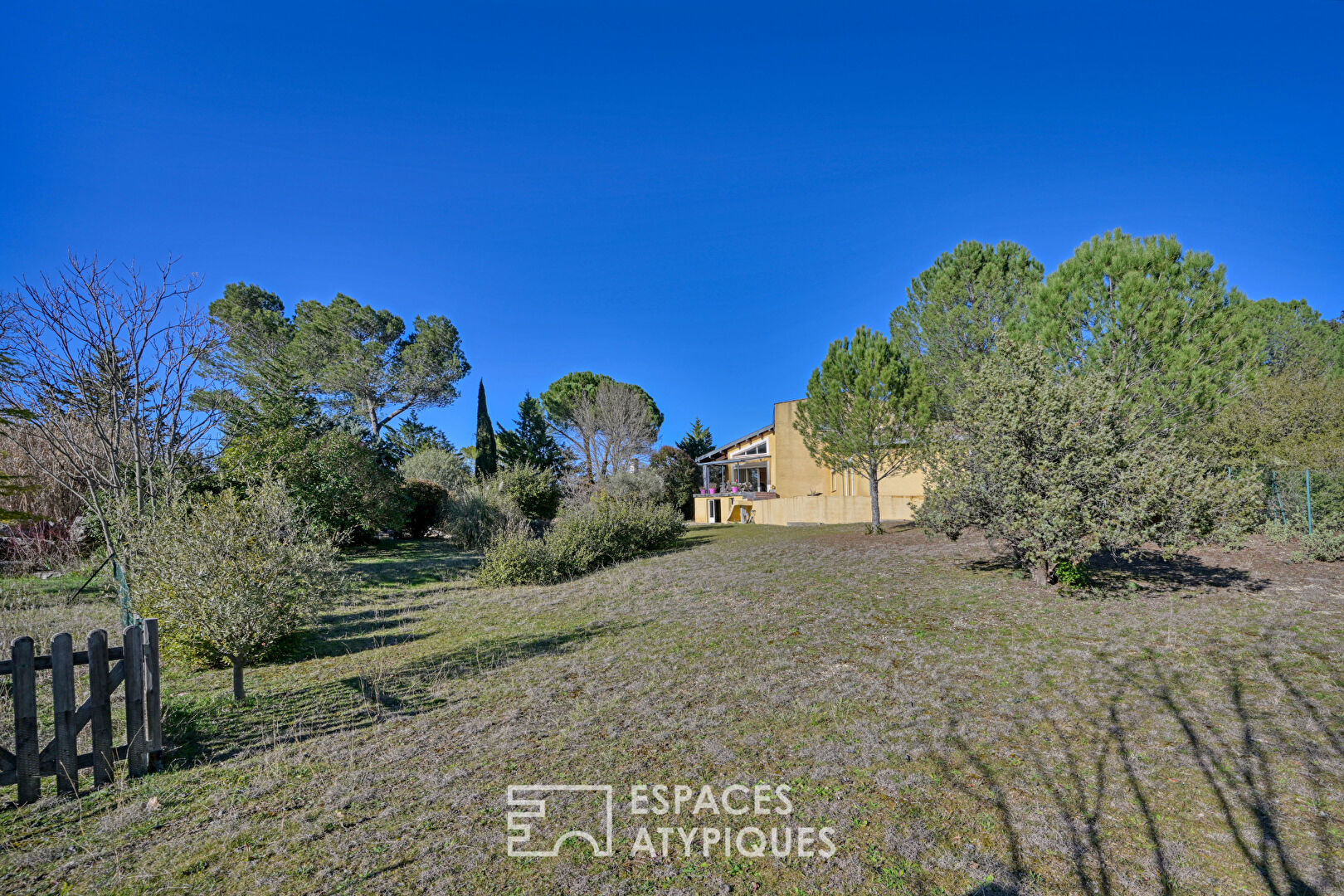 Villa d’architecte en écrin végétal