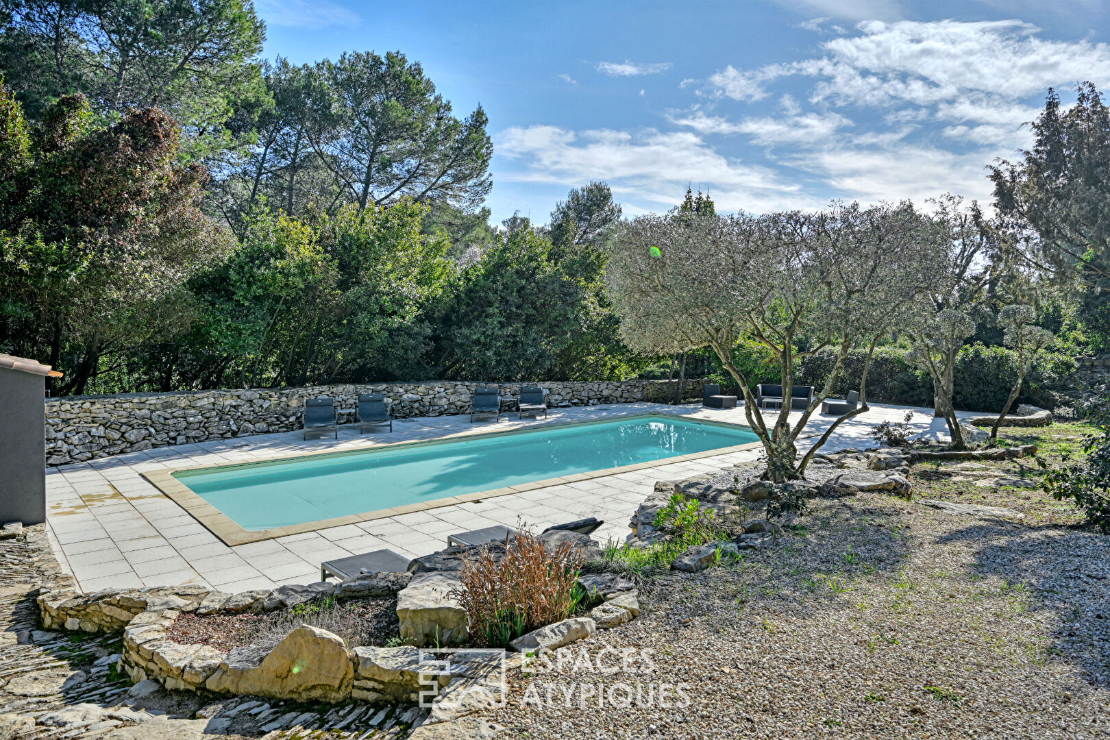 Harmonieuse villa rénovée avec piscine à Nîmes