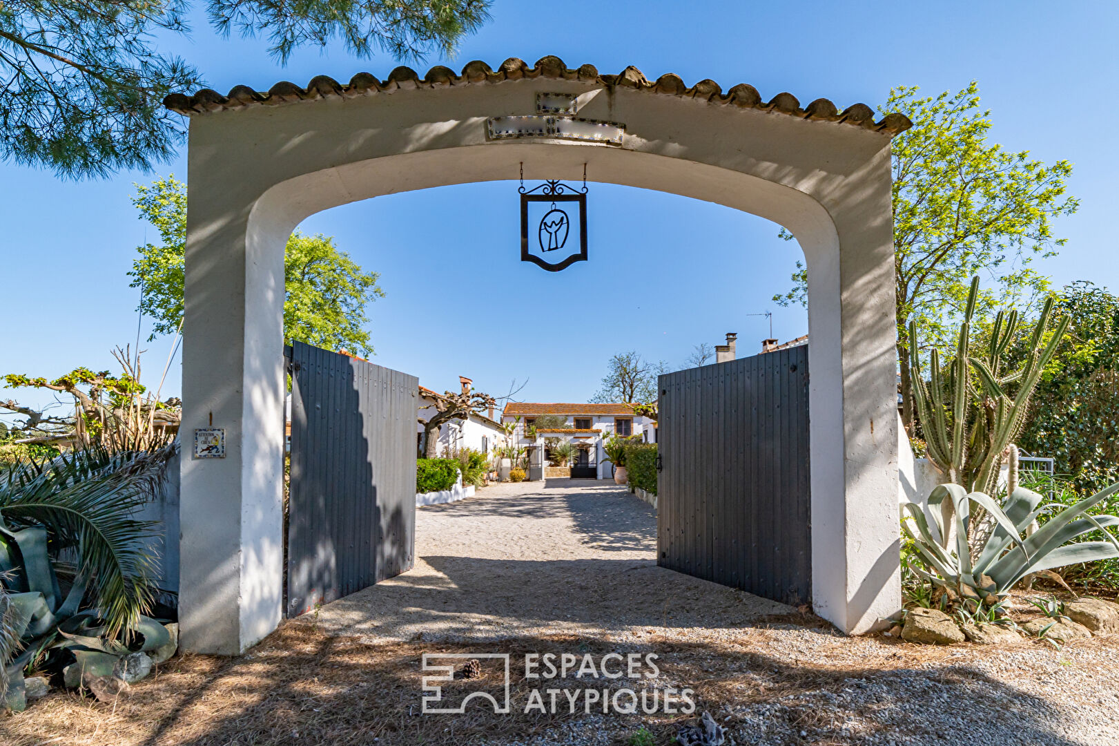 “The hacienda of 8 houses in the Camargue”