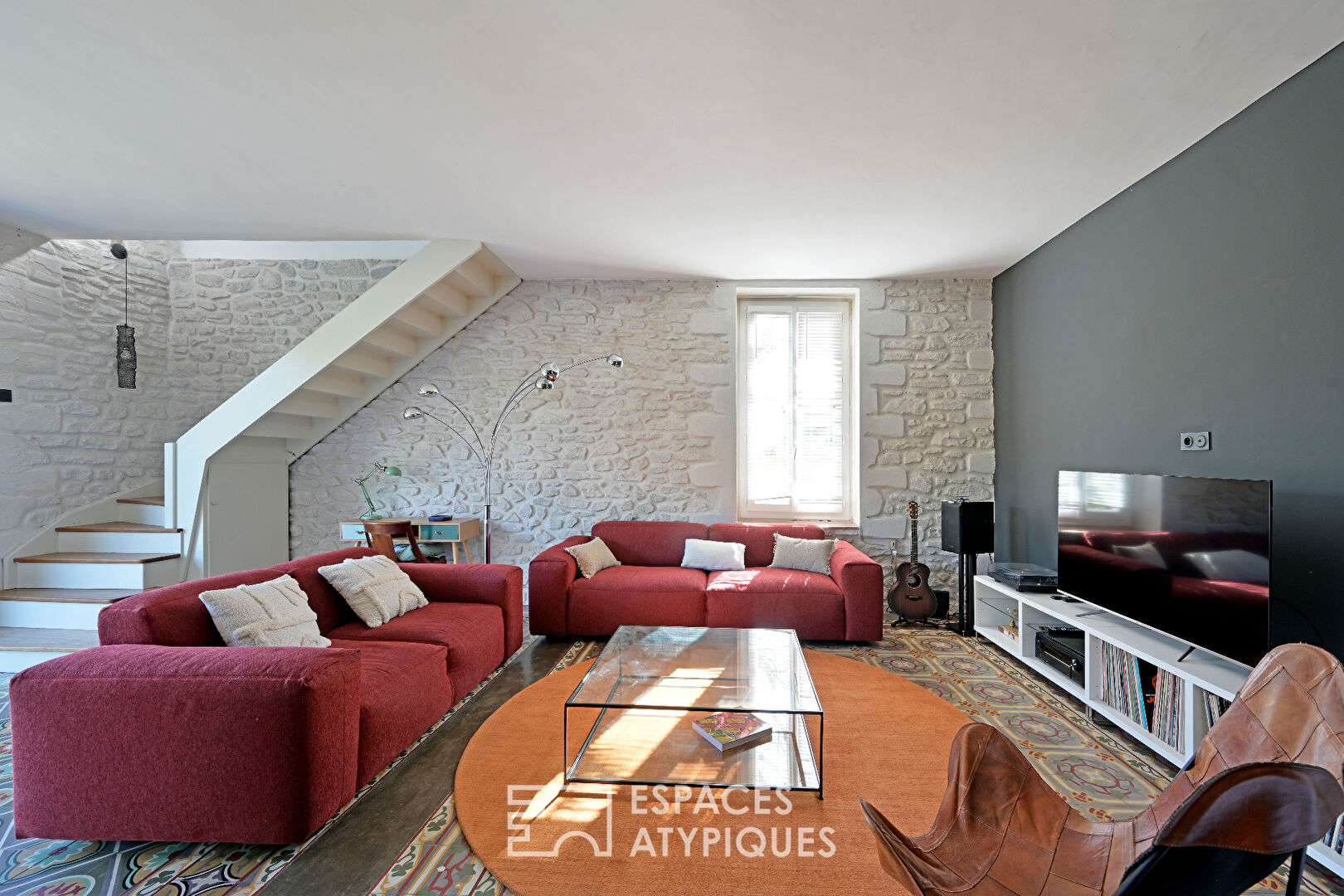 Character house renovated by an architect, with garden in a popular area of Nîmes