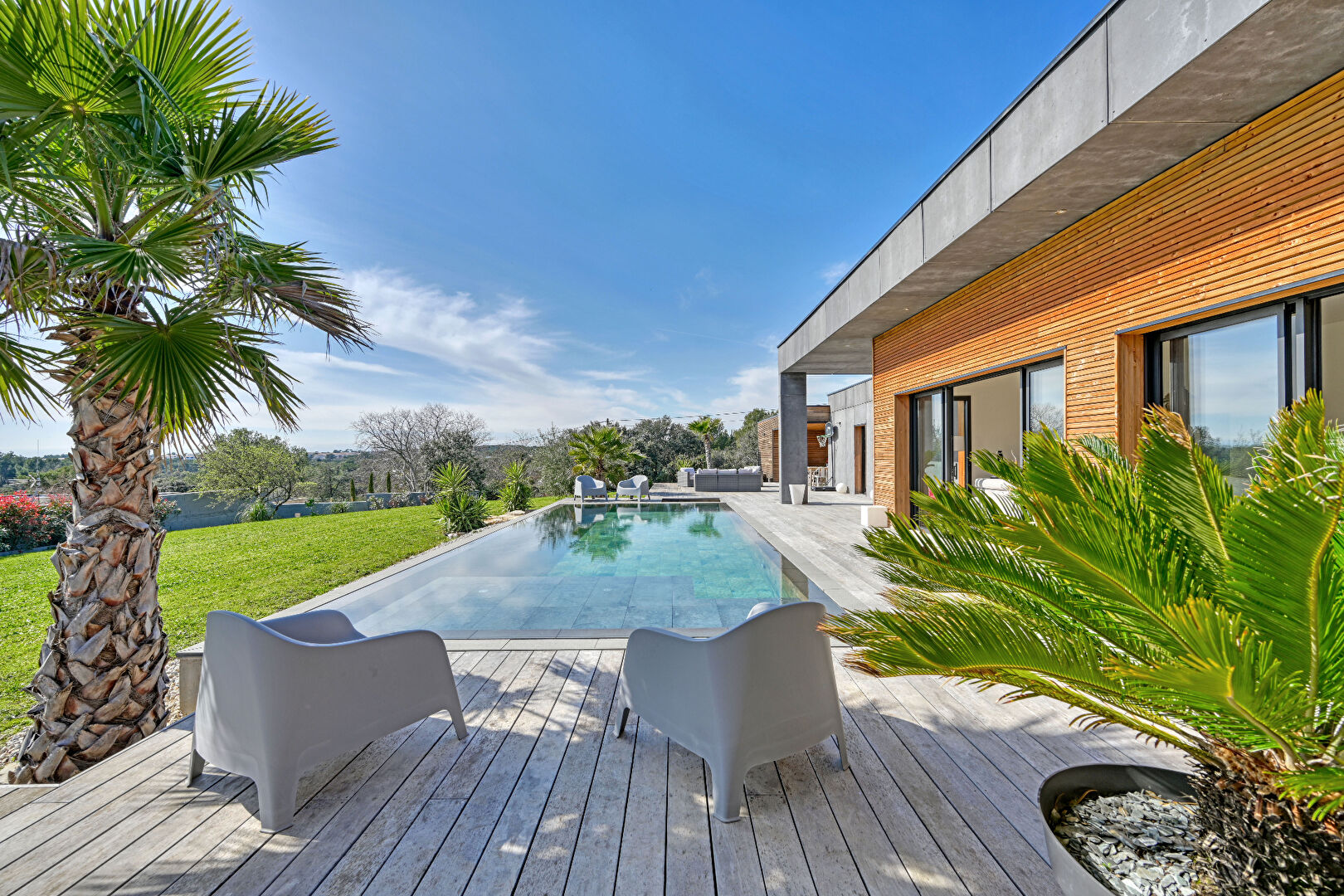 High-end wooden house with panoramic views in Nîmes