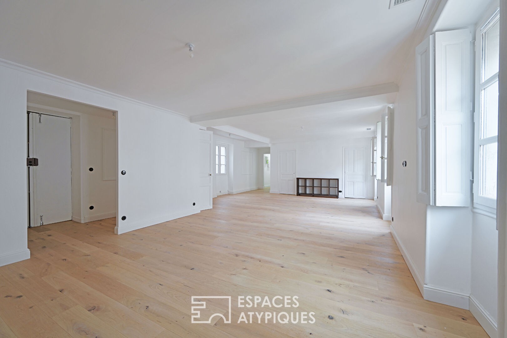 Bright renovated apartment with elevator in the center