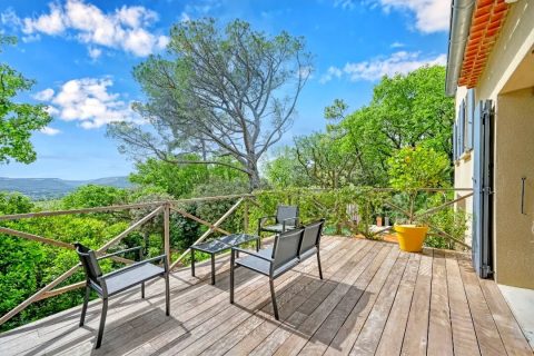 The unexpected, house with a view and swimming pool