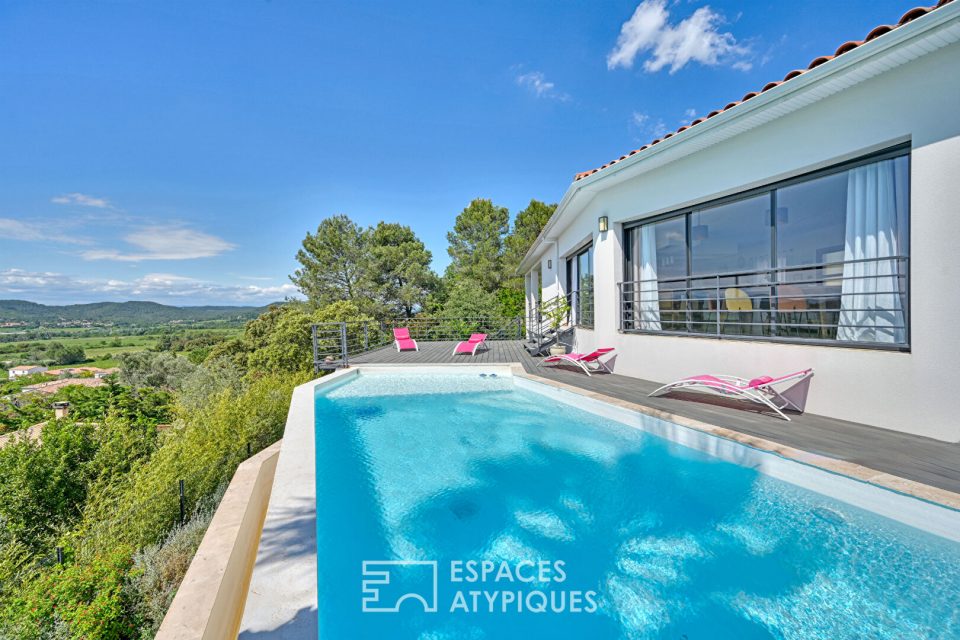 Élégance Moderne : Villa Contemporaine avec Piscine et Vue Panoramique