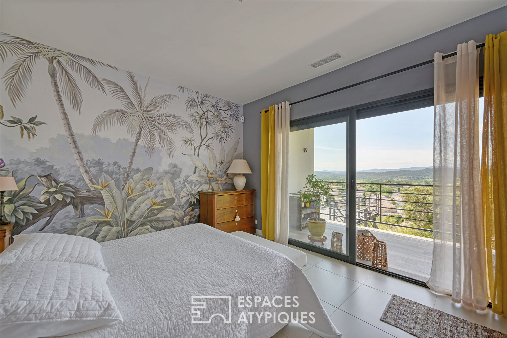 Élégance Moderne : Villa Contemporaine avec Piscine et Vue Panoramique