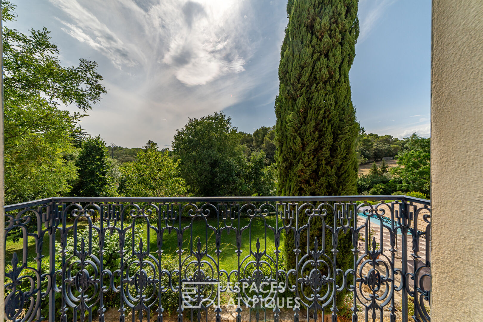 Elegant Bastide in an idyllic environment