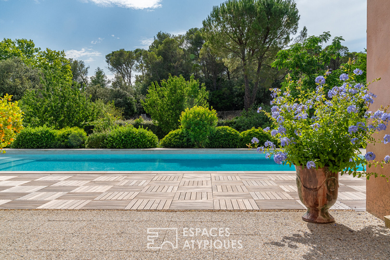 Elegant Bastide in an idyllic environment