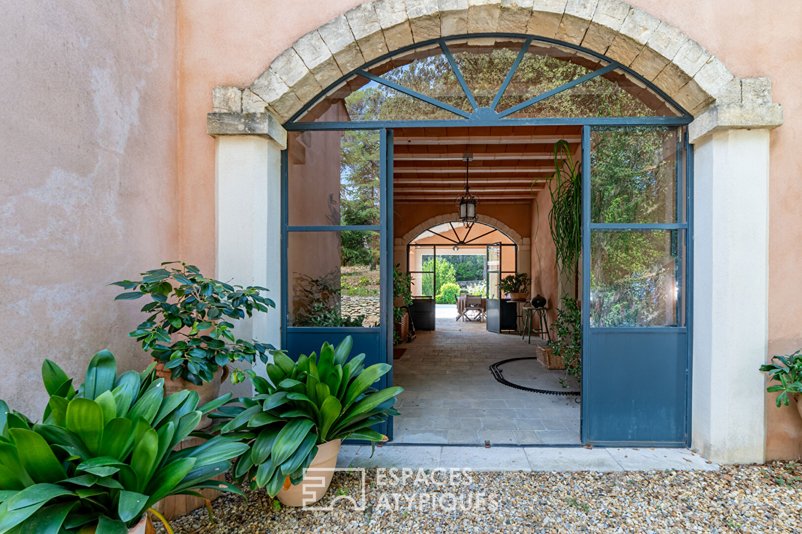 Elegant Bastide in an idyllic environment