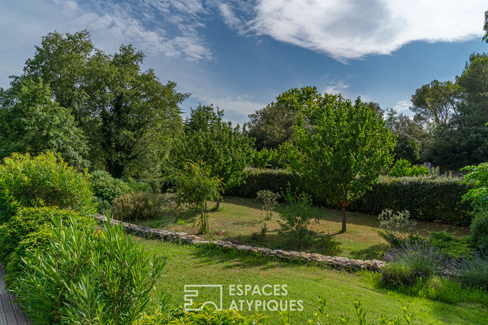 Elegant Bastide in an idyllic environment