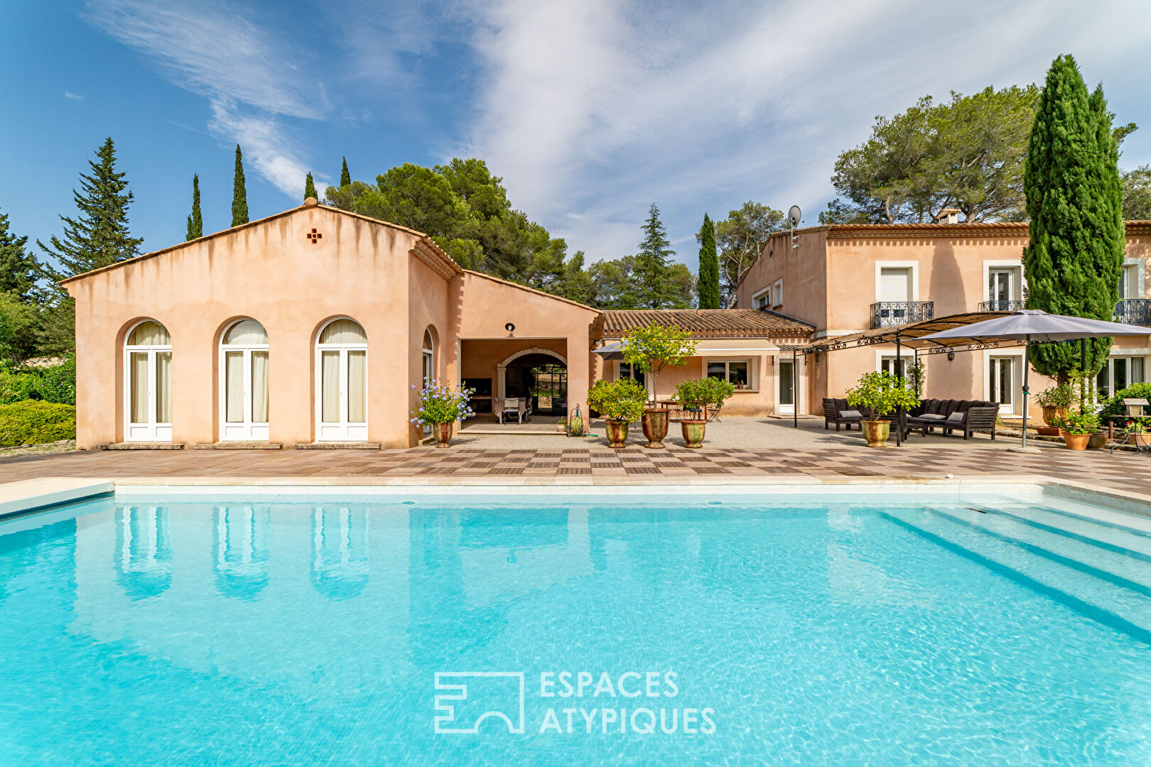 Elegant Bastide in an idyllic environment