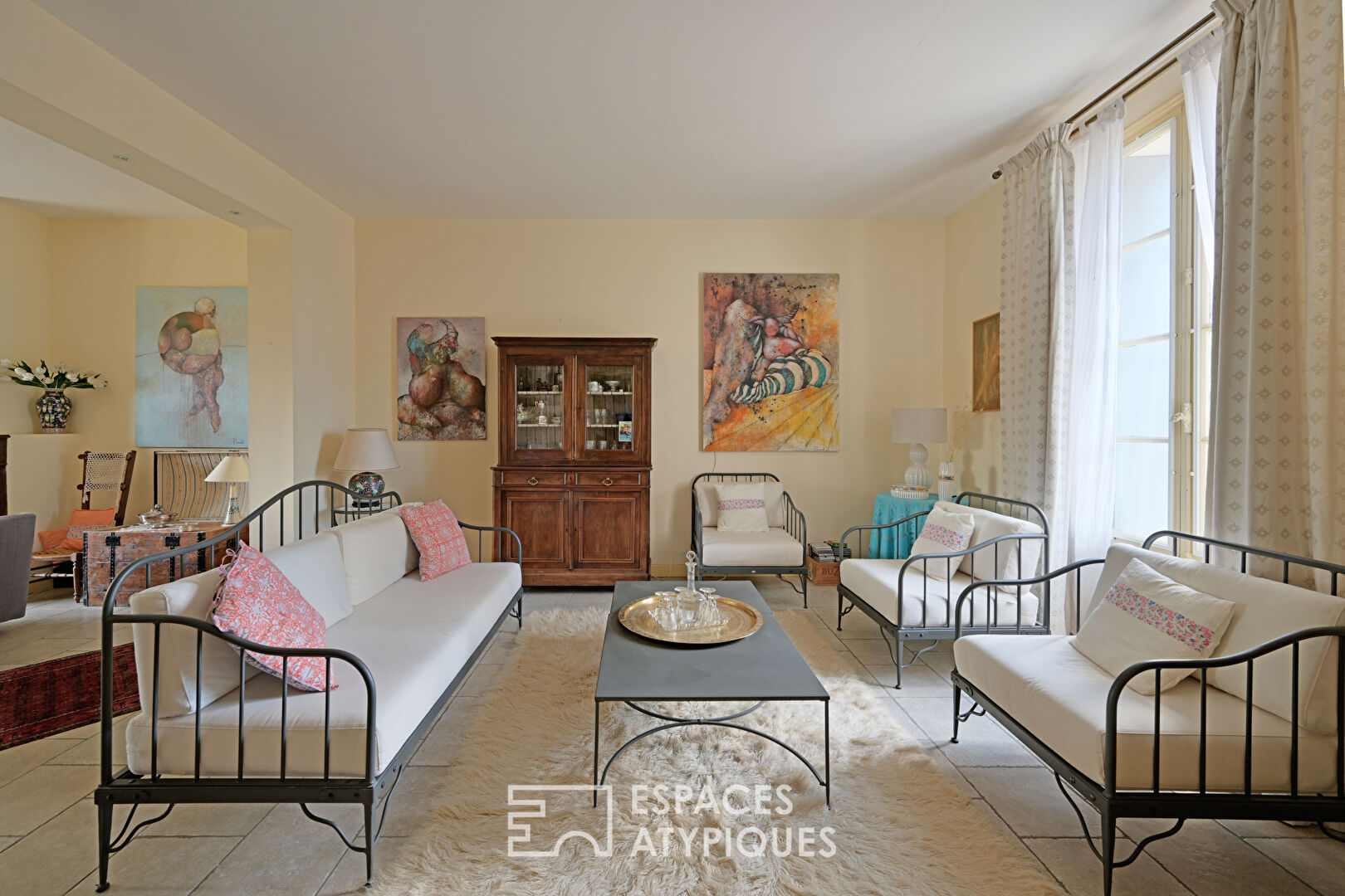 Elegant winegrower’s residence in the heart of the village
