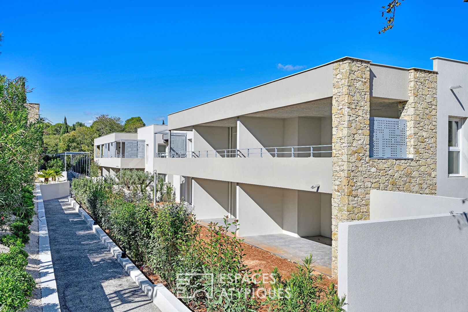 Appartement P2 avec terrasse, garage et ascenseur quartier Camplanier
