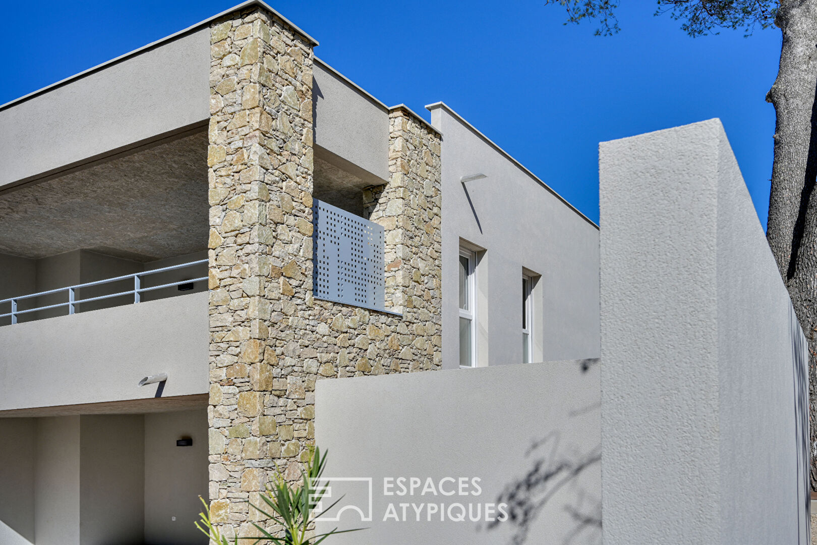 Appartement P2 avec terrasse, garage et ascenseur quartier Camplanier