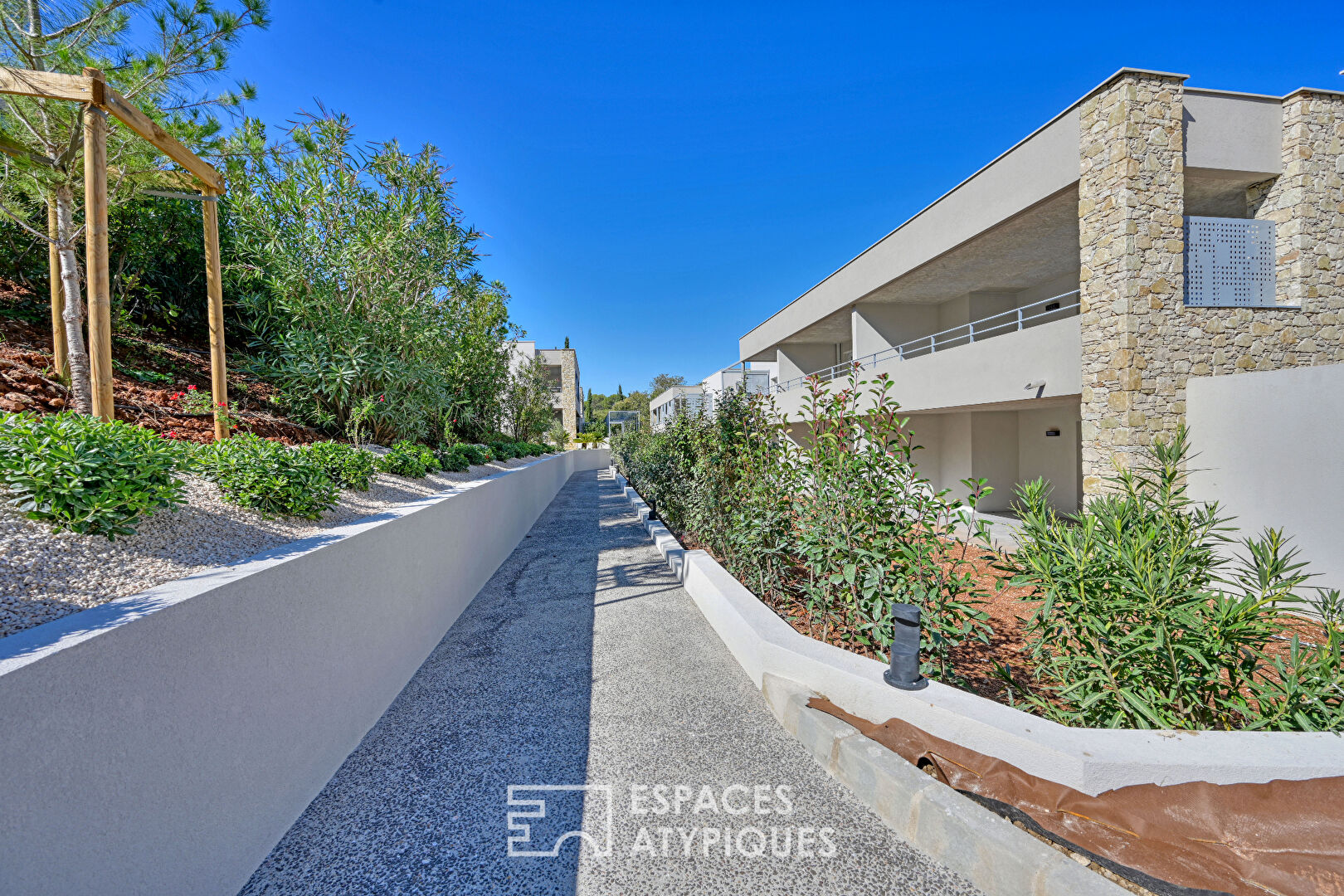 Appartement P2 avec terrasse, garage et ascenseur quartier Camplanier