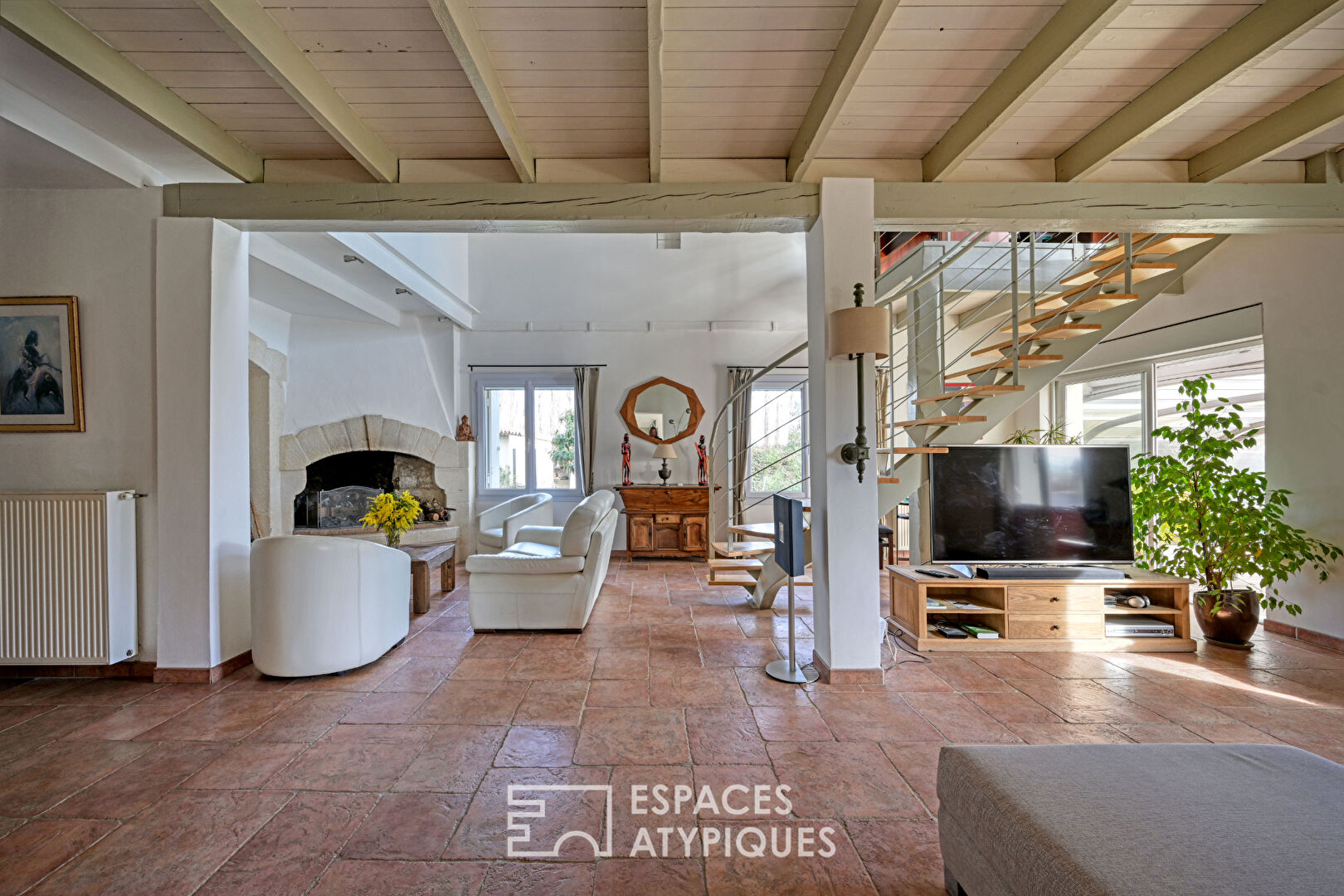 Contemporary farmhouse with two houses – Petite Camargue
