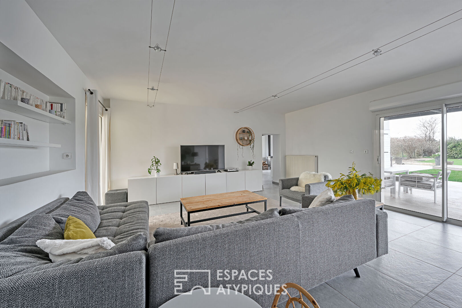 Contemporary farmhouse with two houses – Petite Camargue
