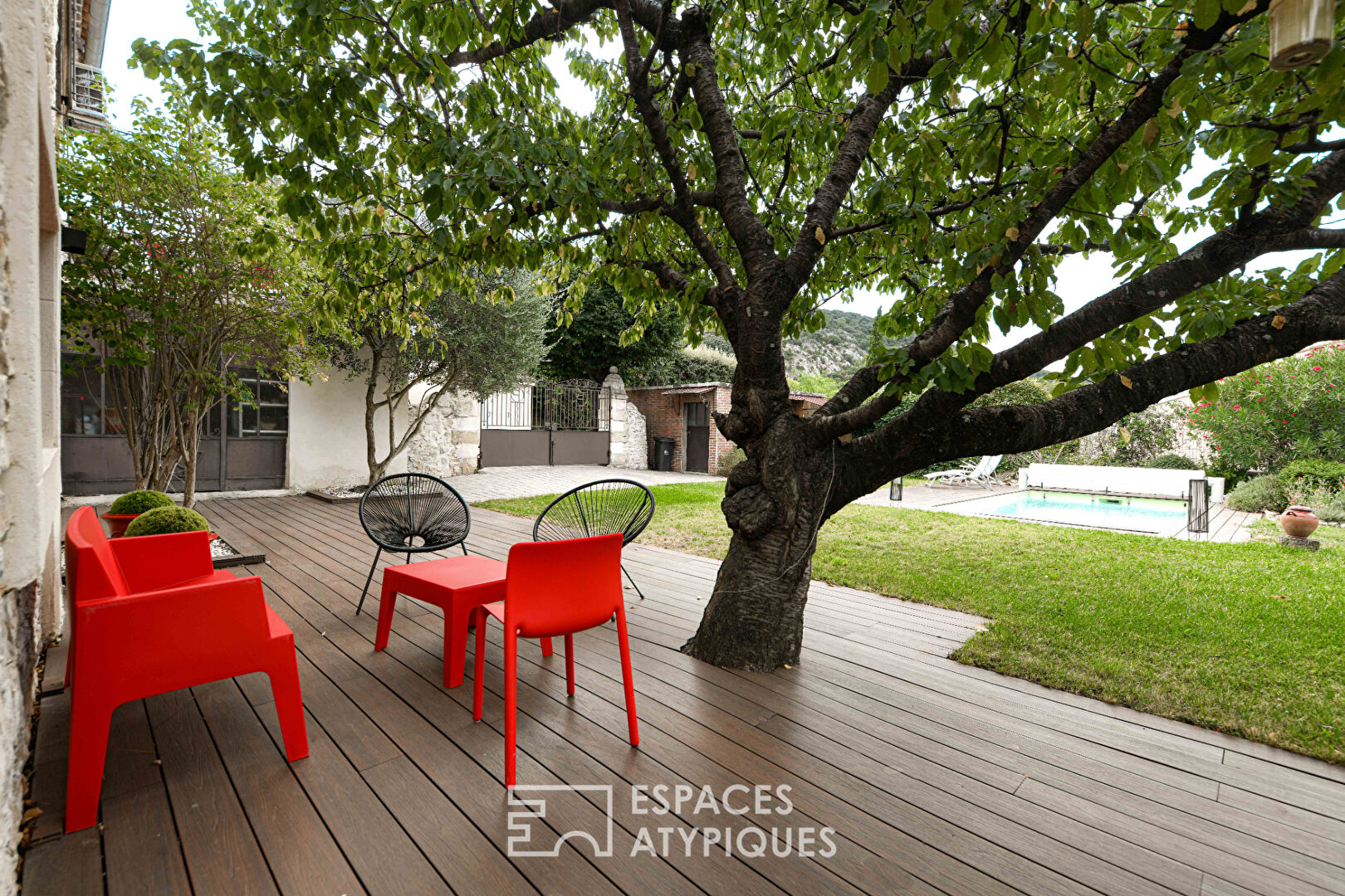 Charming village house with swimming pool 20 minutes from Uzès