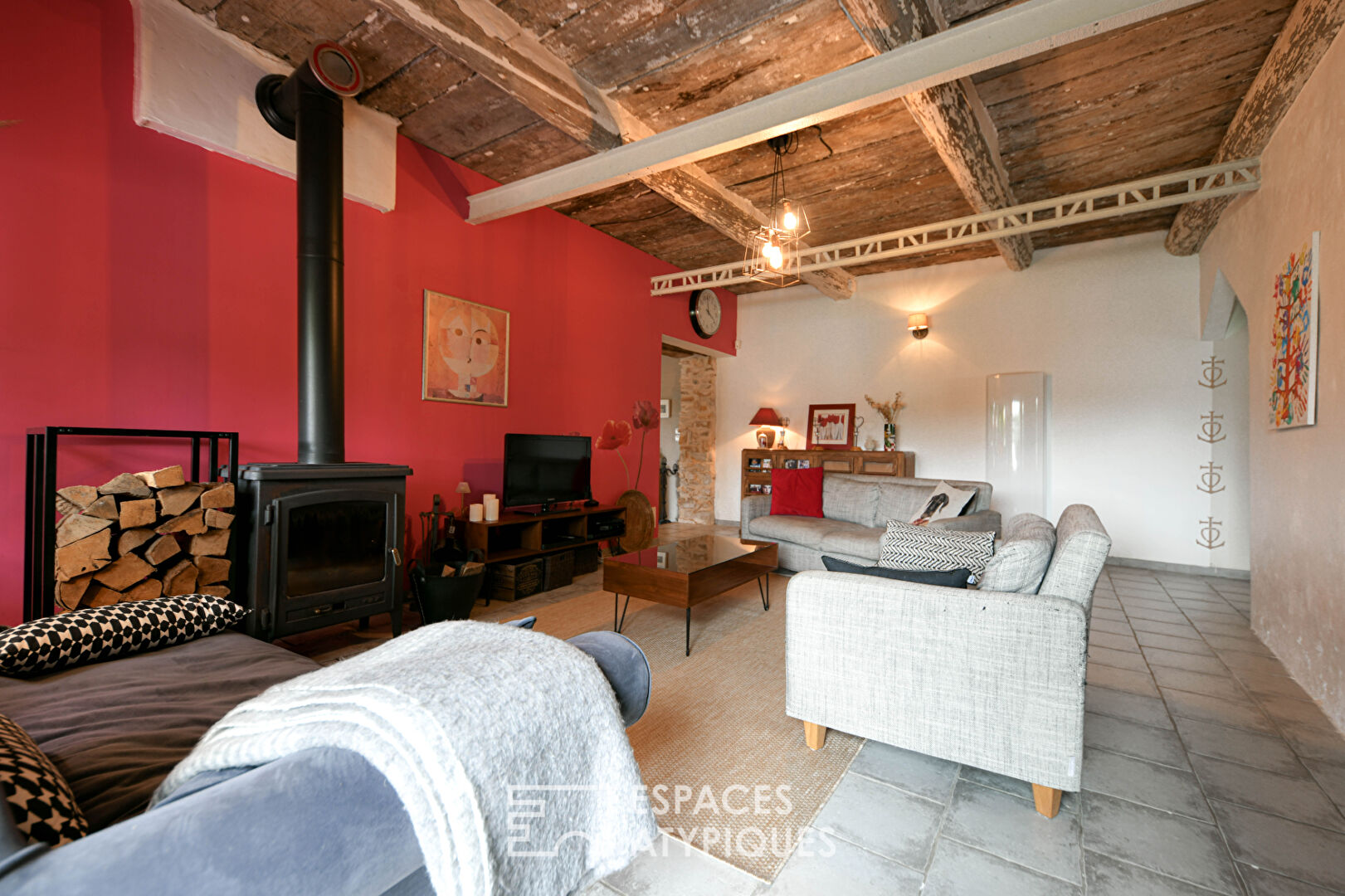 Charming village house with swimming pool 20 minutes from Uzès