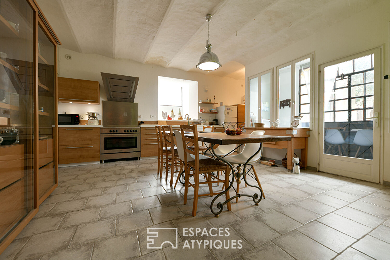 Charming village house with swimming pool 20 minutes from Uzès