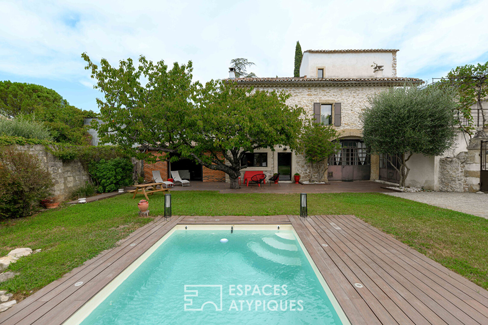Charming village house with swimming pool 20 minutes from Uzès
