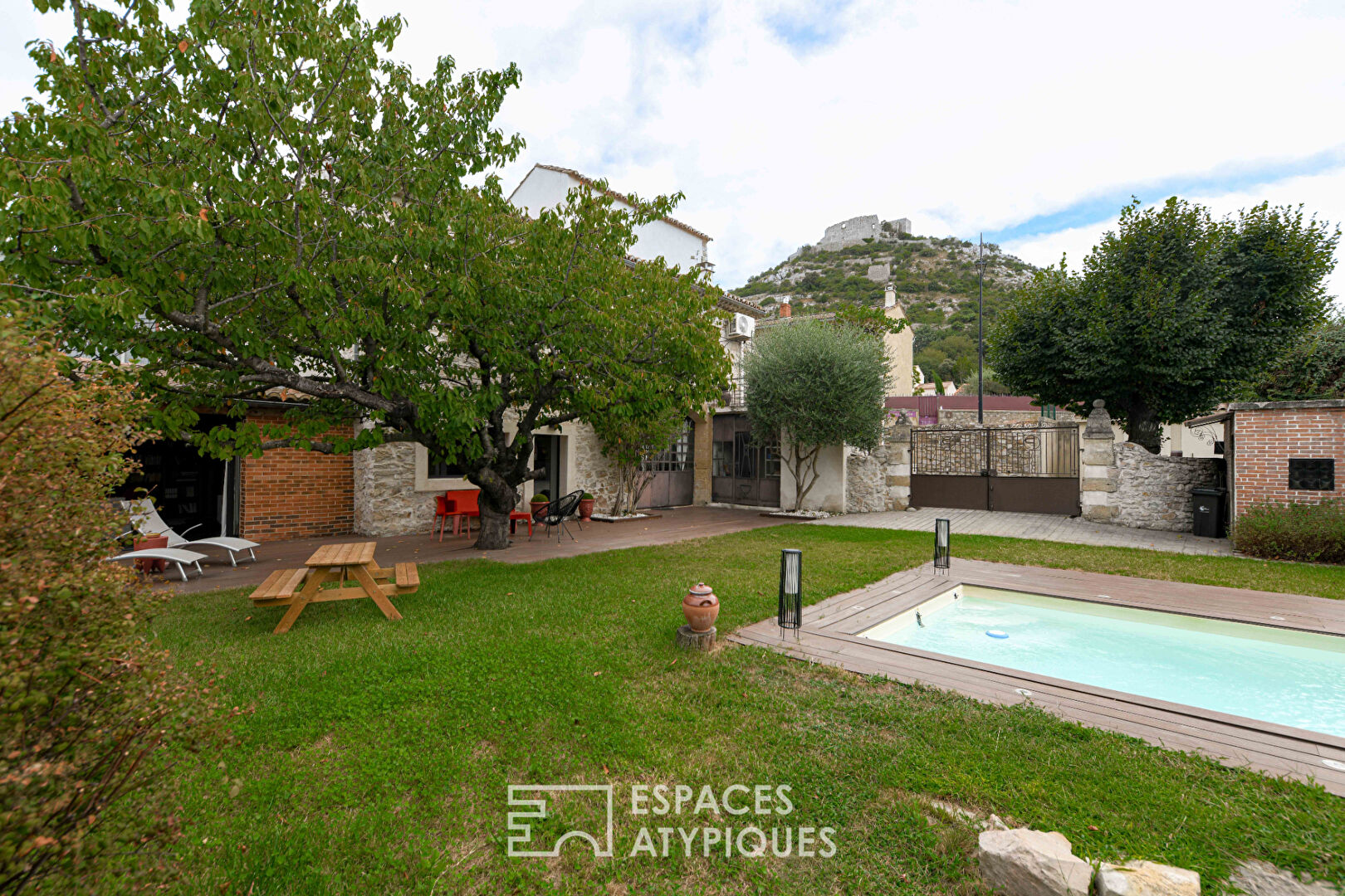 Charming village house with swimming pool 20 minutes from Uzès