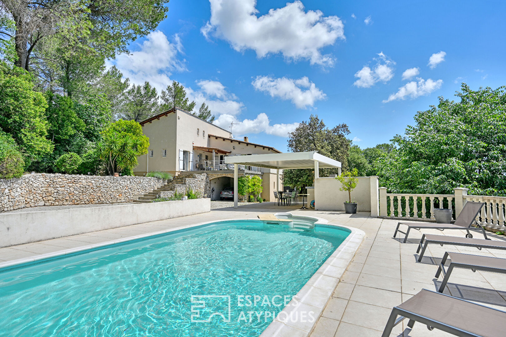 Charming family house with open views and swimming pool