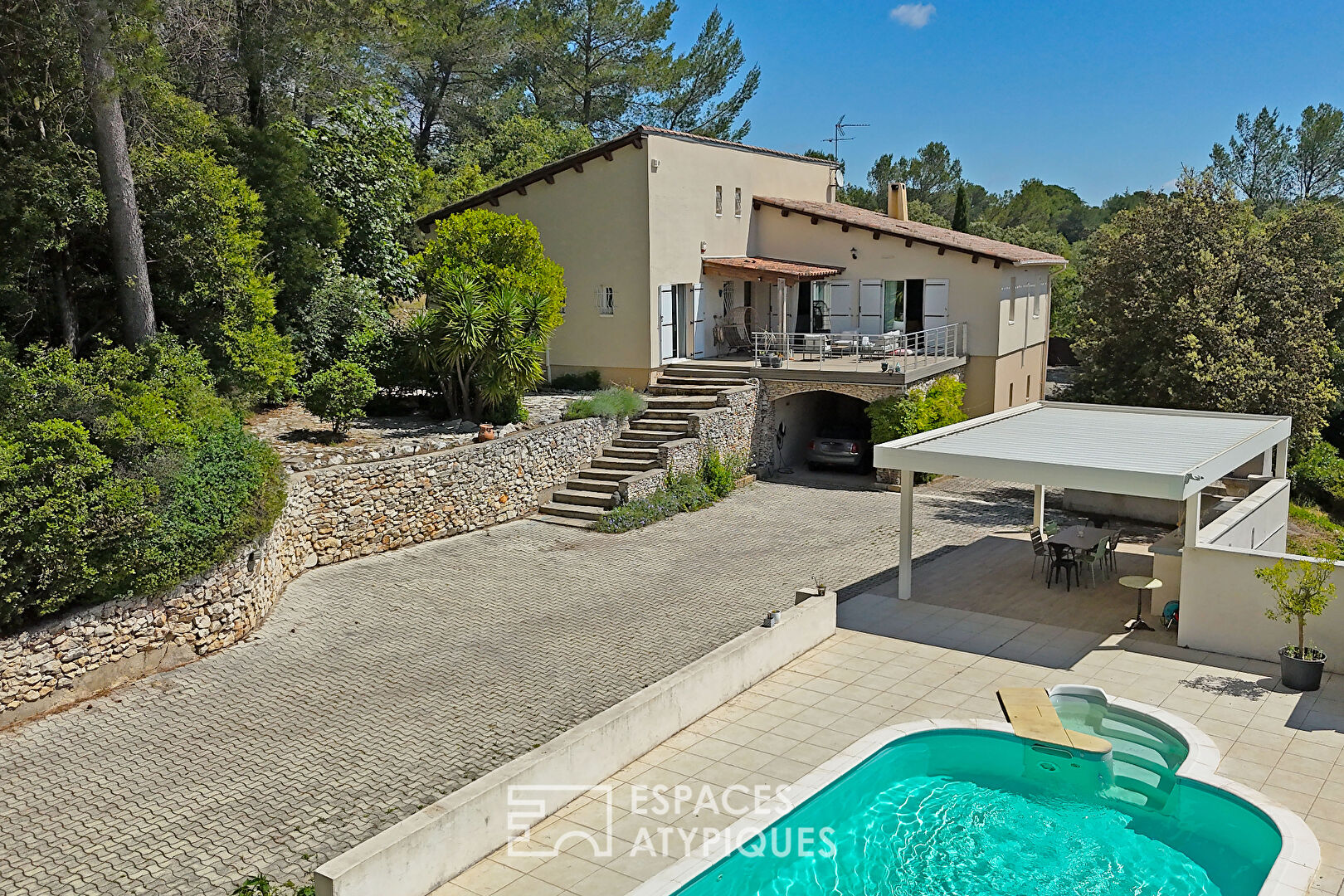 Charming family house with open views and swimming pool