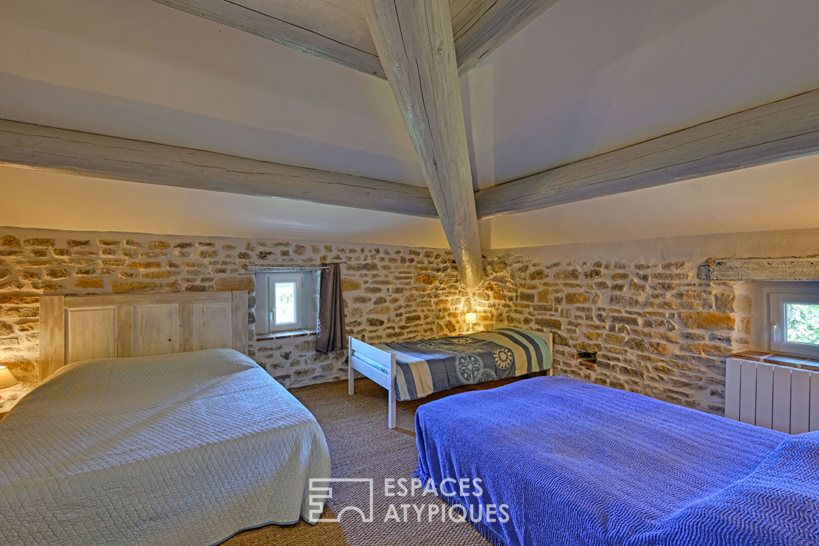 Magnificent renovated silkworm farm in the heart of the village