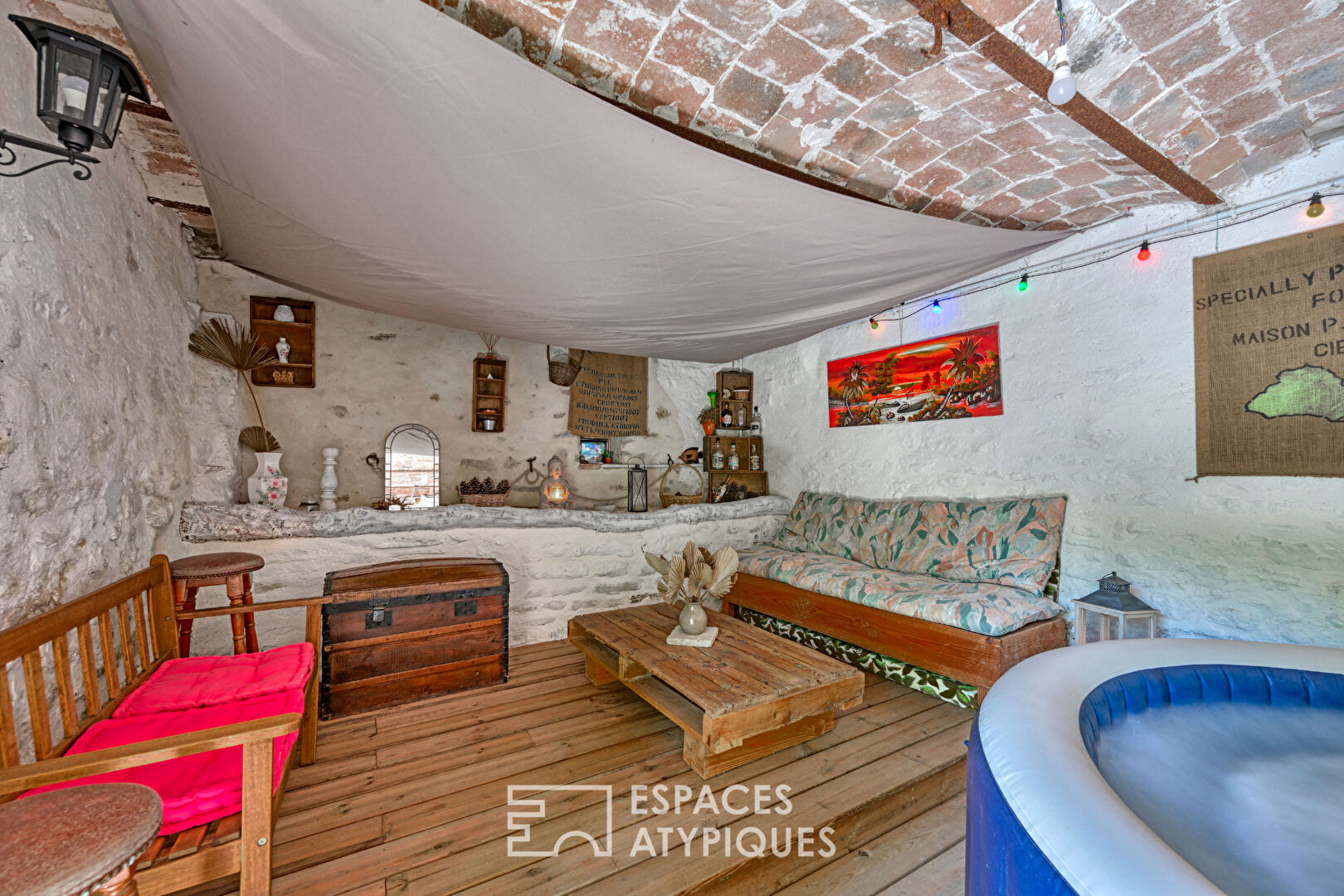 Magnificent renovated silkworm farm in the heart of the village