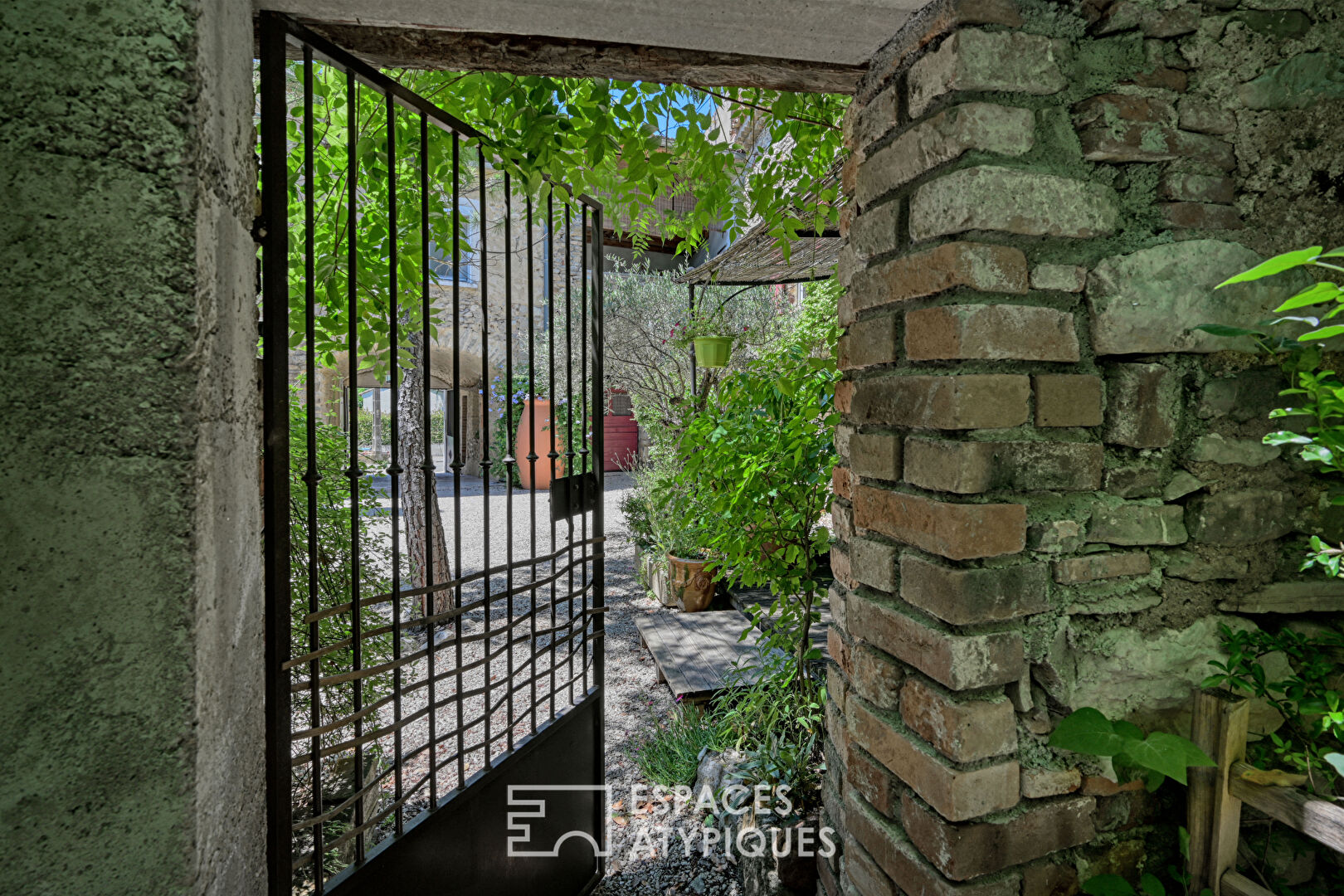 Magnificent renovated silkworm farm in the heart of the village