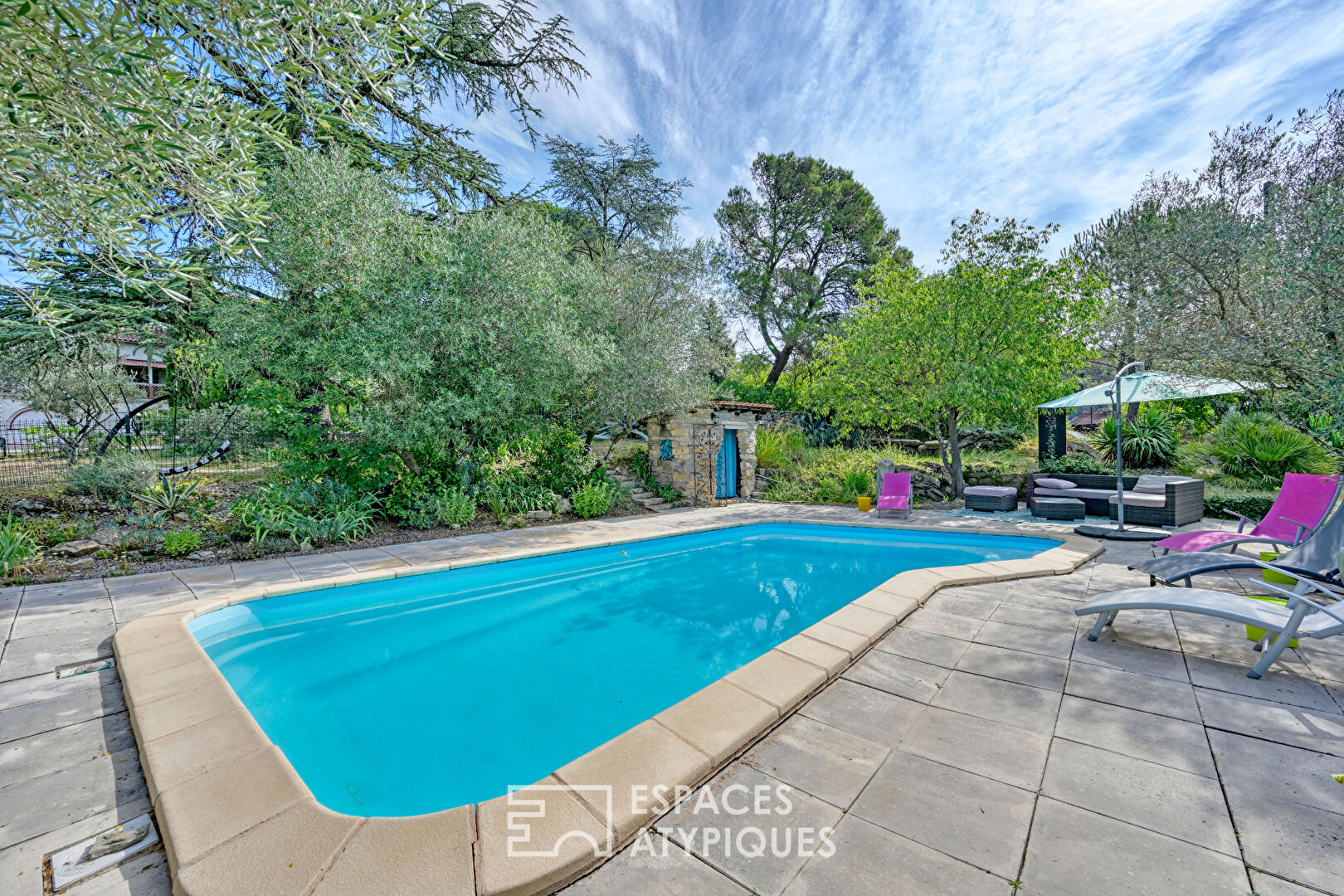 Beautiful artist’s house with garden and swimming pool