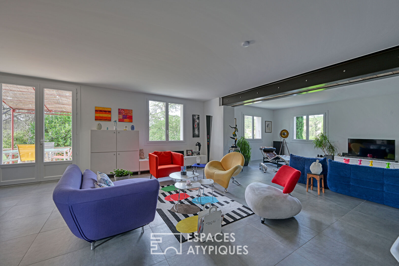 Beautiful artist’s house with garden and swimming pool