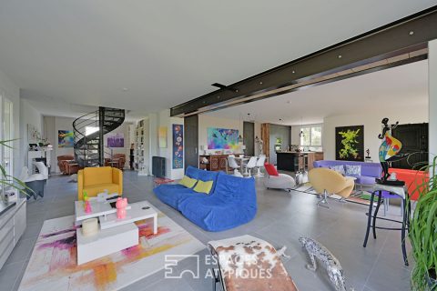 Beautiful artist’s house with garden and swimming pool