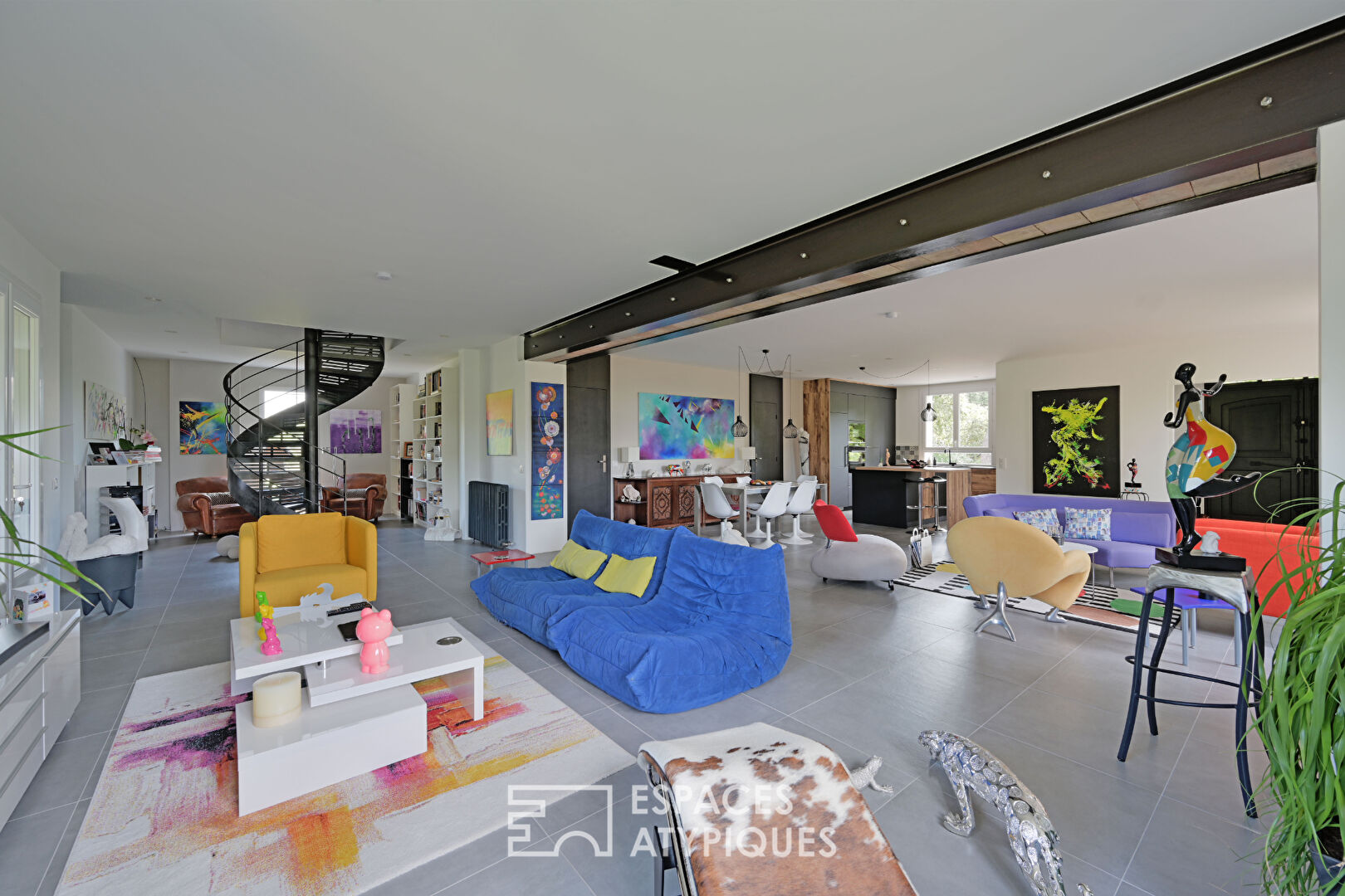 Beautiful artist’s house with garden and swimming pool