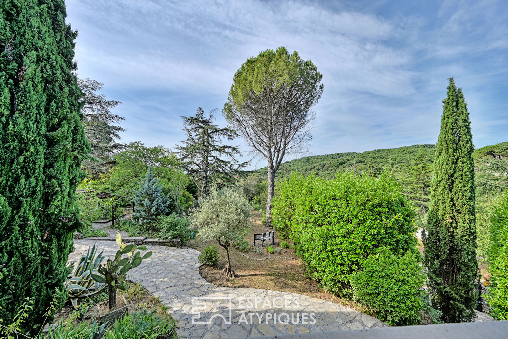 Beautiful artist’s house with garden and swimming pool