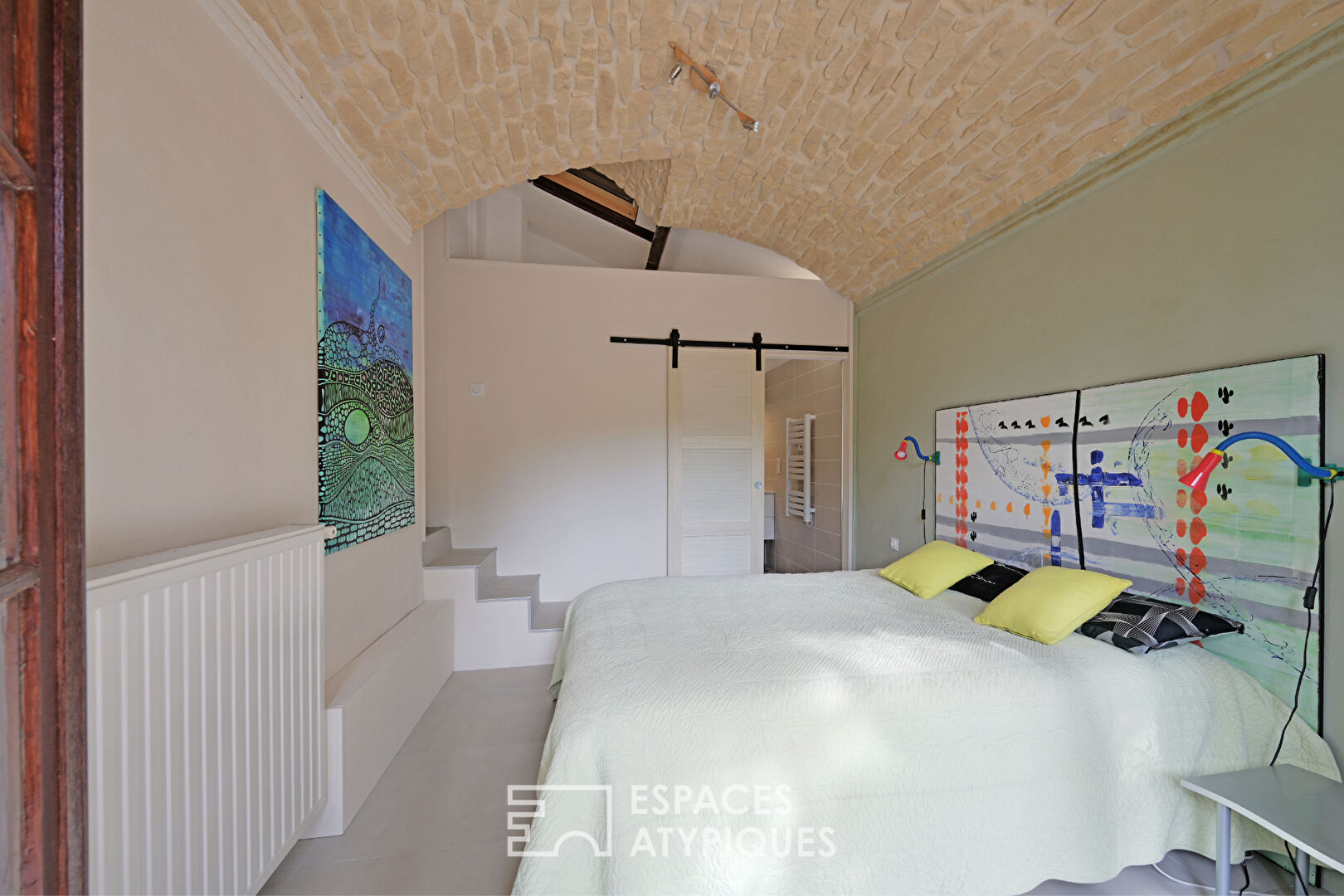 Beautiful artist’s house with garden and swimming pool