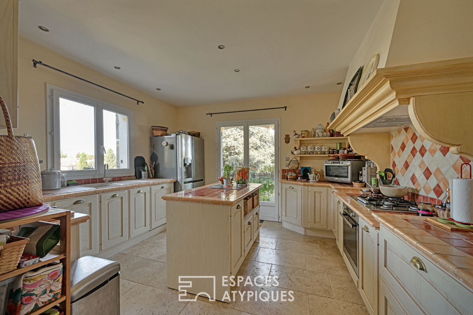 House with a clear view and its independent gîte