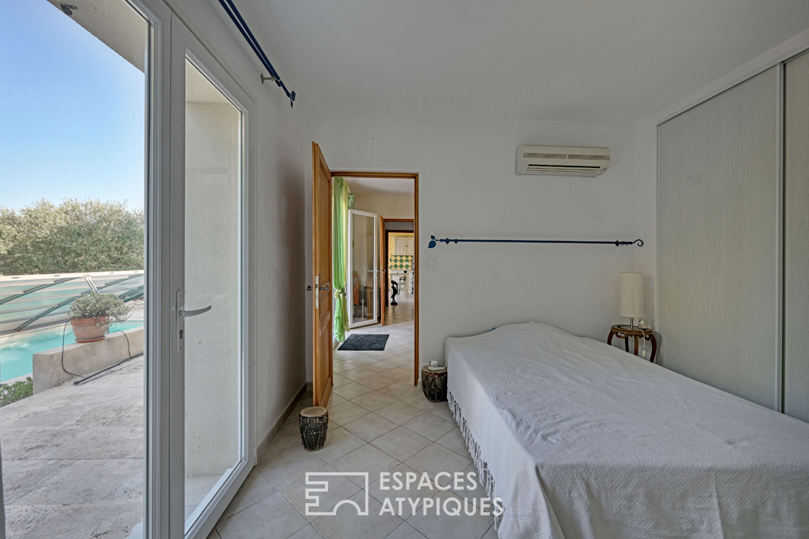 House with a clear view and its independent gîte