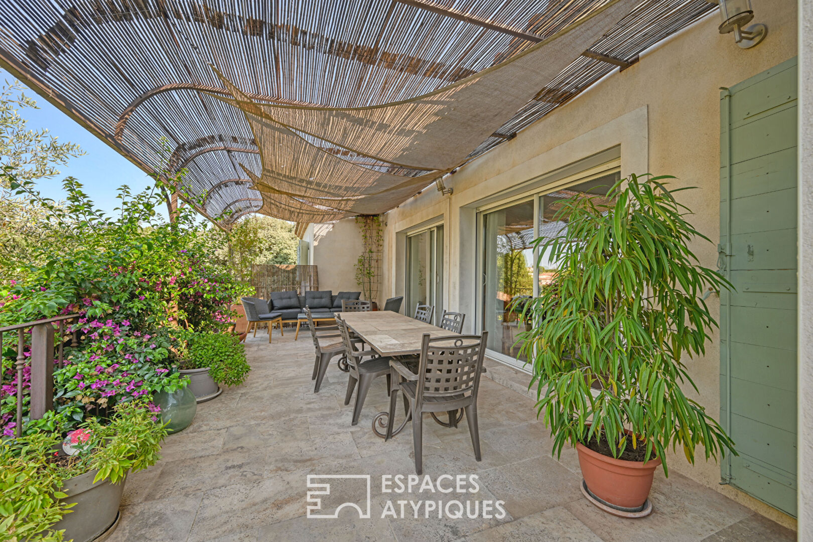House with a clear view and its independent gîte