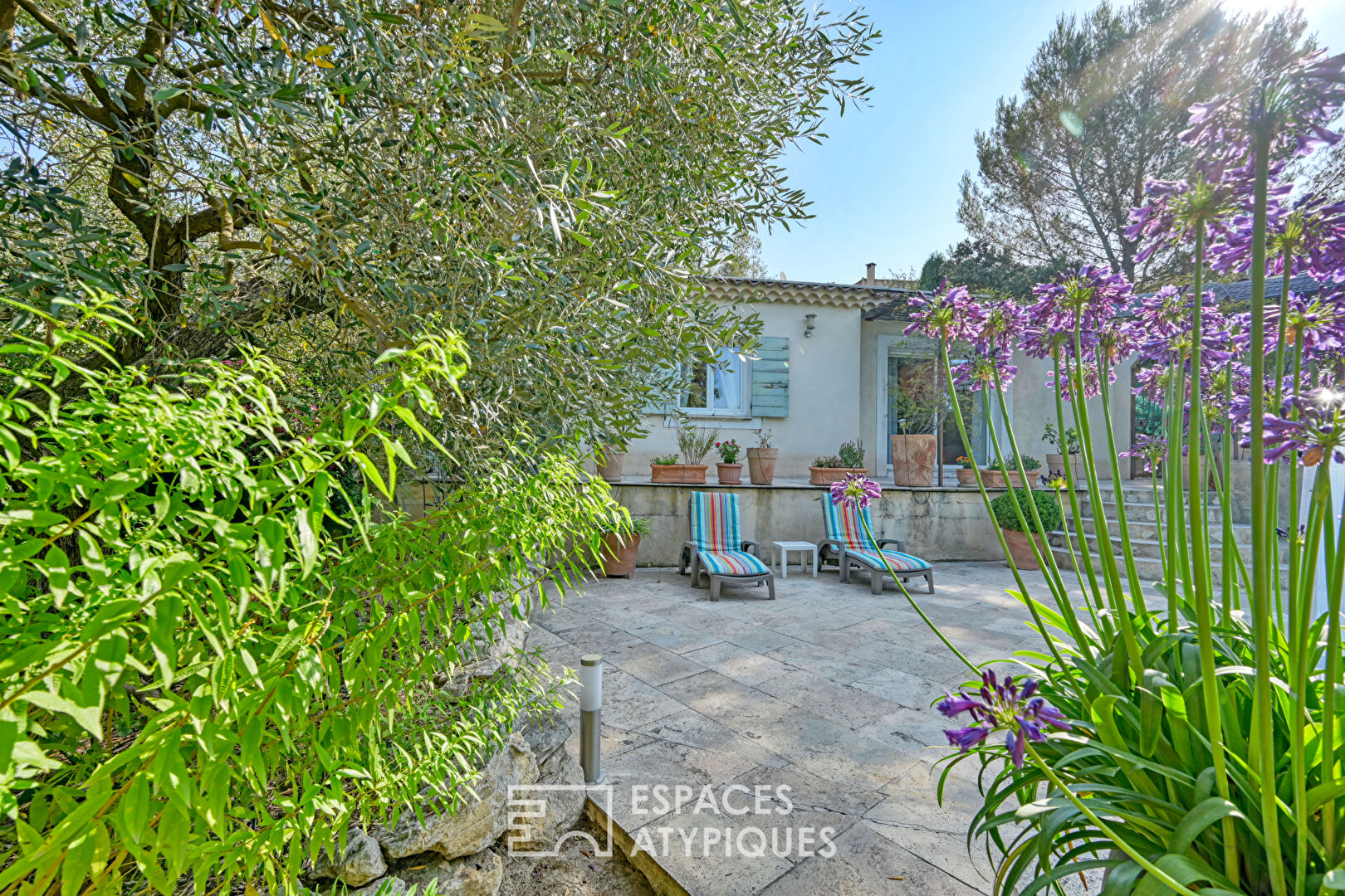House with a clear view and its independent gîte