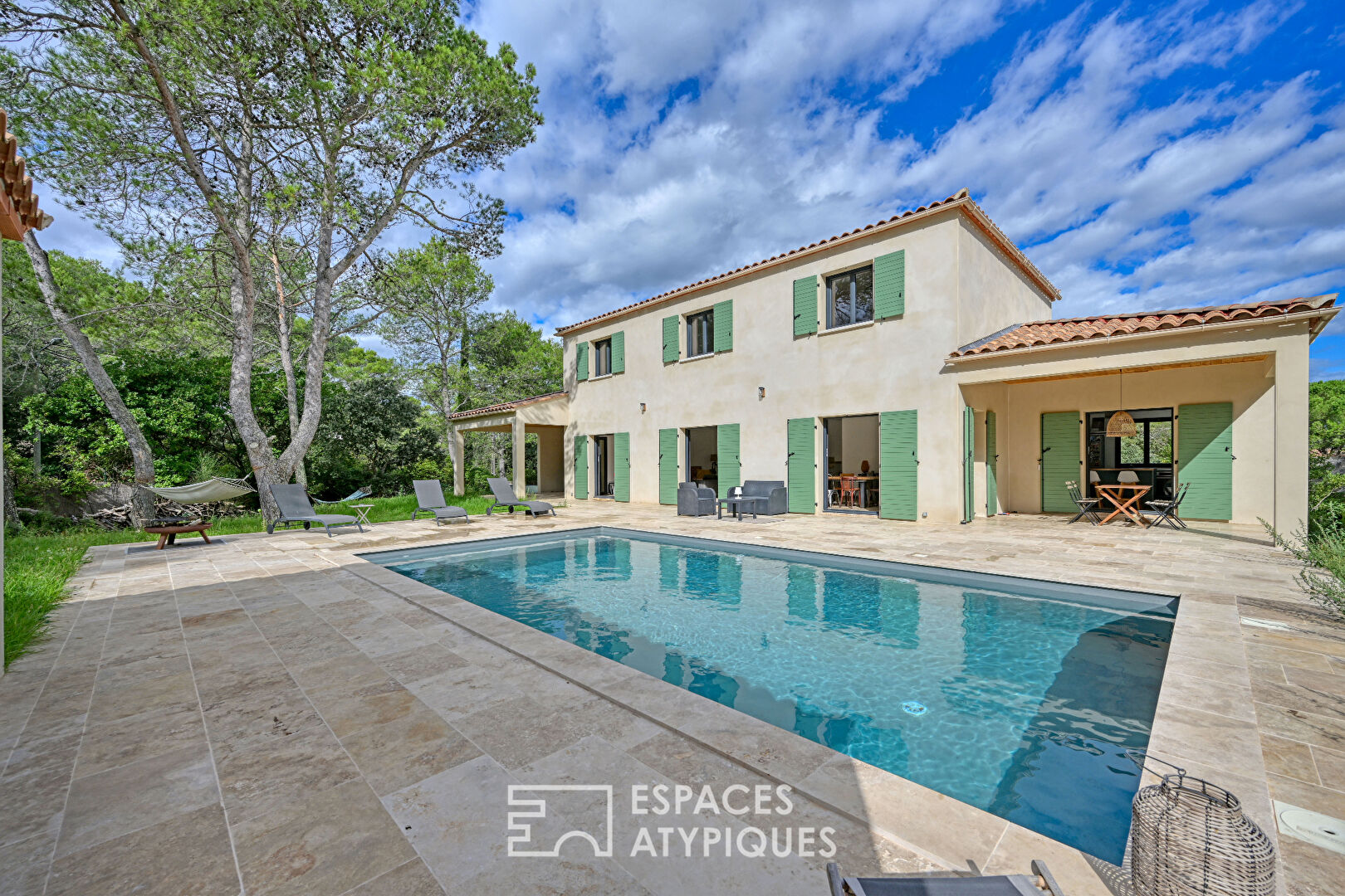 Contemporary country house with swimming pool and tiny house in the heart of nature