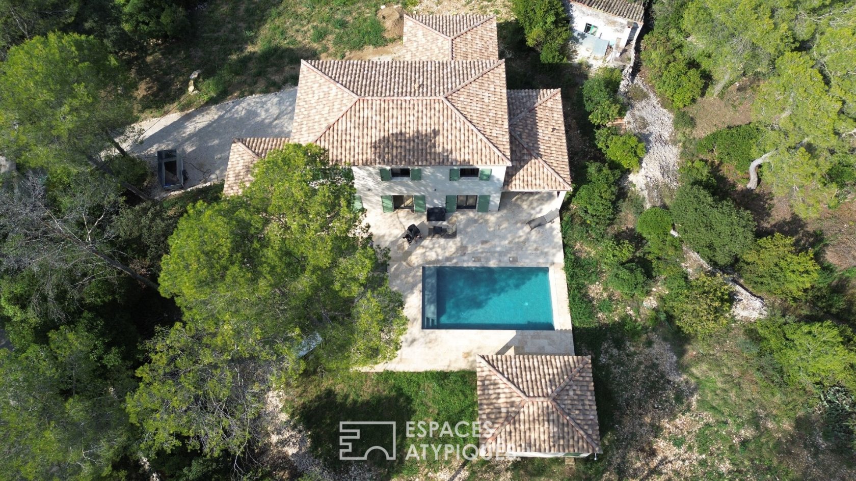 Contemporary country house with swimming pool and tiny house in the heart of nature
