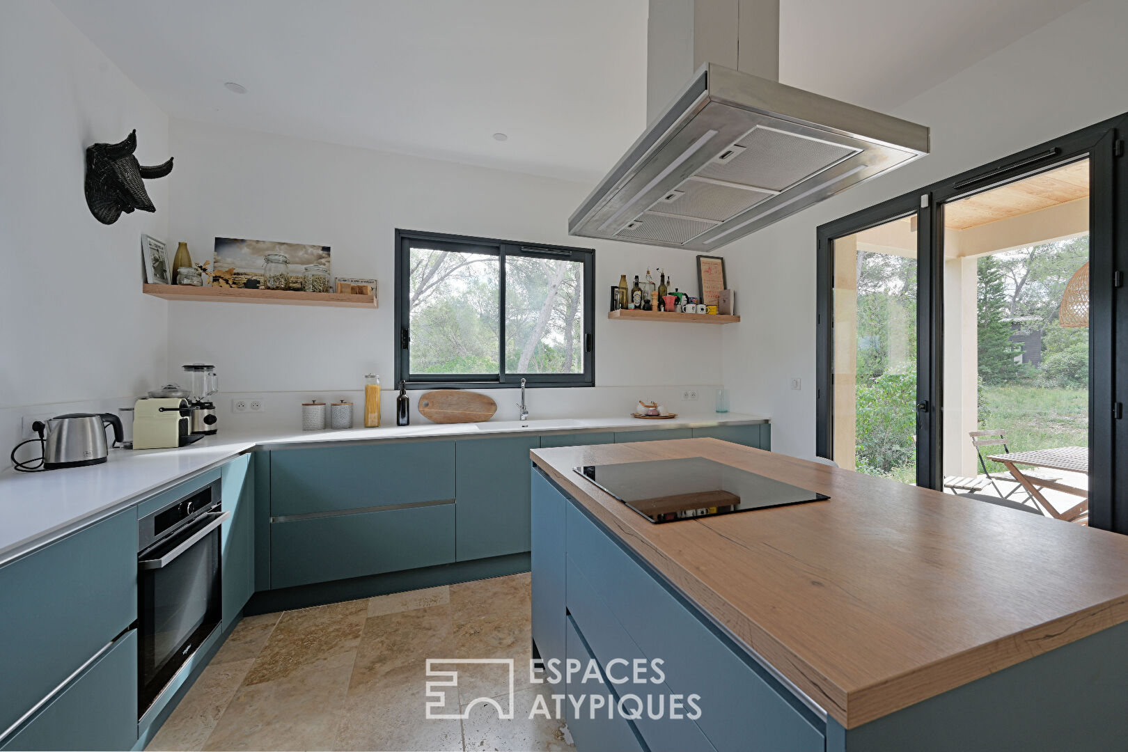 Contemporary country house with swimming pool and tiny house in the heart of nature